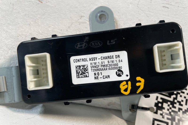 Load image into Gallery viewer, 2022-2024 HYUNDAI IONIQ 5 CHARGER DOOR CONTROL MODULE UNIT 863C3-GI000 # 107218
