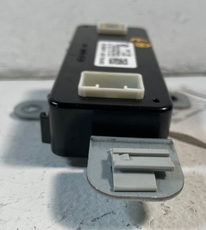 Load image into Gallery viewer, 2022-2024 HYUNDAI IONIQ 5 CHARGER DOOR CONTROL MODULE UNIT 863C3-GI000 # 107218
