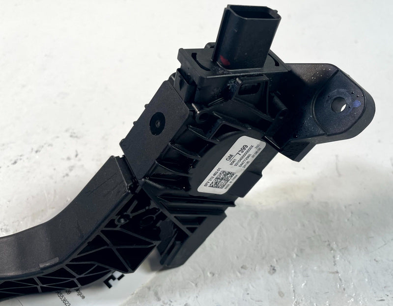 Load image into Gallery viewer, 2024-2025 HONDA PROLOGUE GAS PEDAL ACCELERATOR THROTTLE SENSOR 85617399 # 114236
