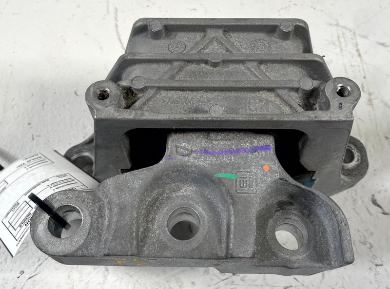 Load image into Gallery viewer, 2025-2026 CHEVROLET EQUINOX FWD LEFT DRIVER SIDE MOUNT SUPPORT BRACKET # 111355
