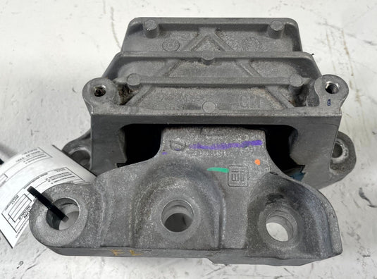 2025-2026 CHEVROLET EQUINOX FWD LEFT DRIVER SIDE MOUNT SUPPORT BRACKET