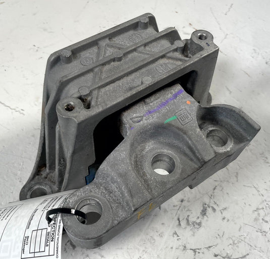 2025-2026 CHEVROLET EQUINOX FWD LEFT DRIVER SIDE MOUNT SUPPORT BRACKET