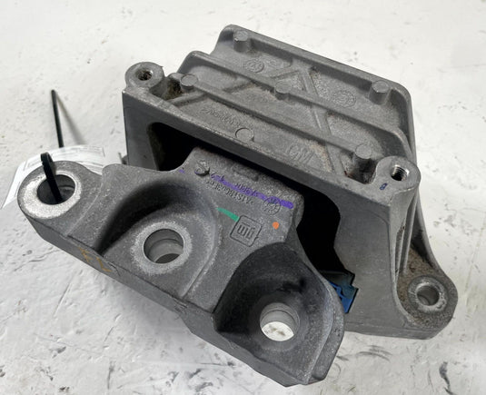 2025-2026 CHEVROLET EQUINOX FWD LEFT DRIVER SIDE MOUNT SUPPORT BRACKET