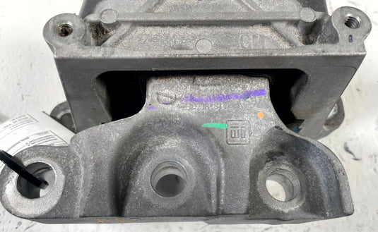 2025-2026 CHEVROLET EQUINOX FWD LEFT DRIVER SIDE MOUNT SUPPORT BRACKET