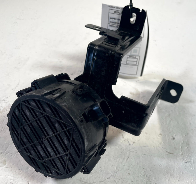 Load image into Gallery viewer, 2024-2026 HONDA PROLOGUE REAR PEDESTRIAN SOUND ALERT SPEAKER W/ BRACKET #114245
