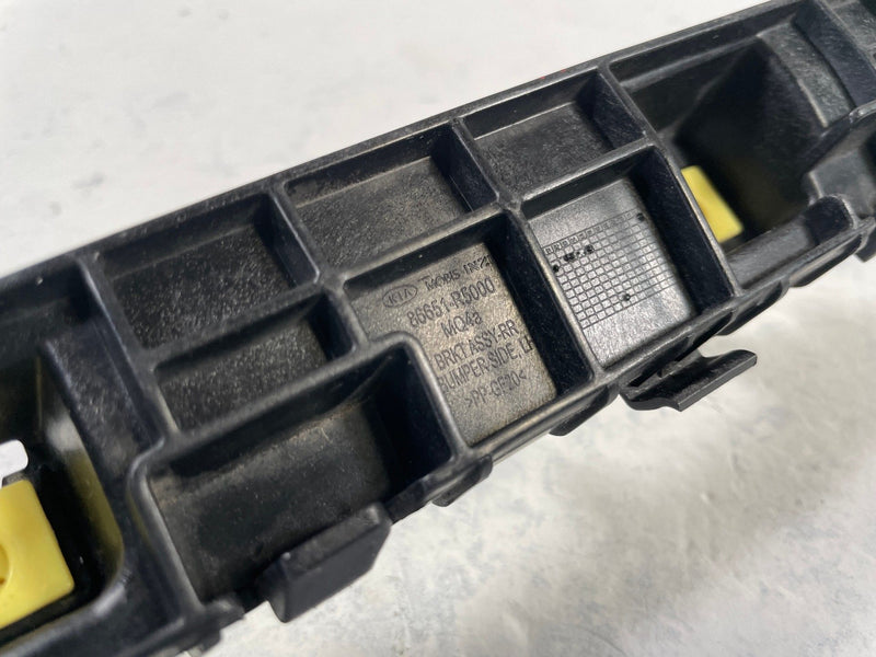 Load image into Gallery viewer, 2021-2023 KIA SORENTO REAR LEFT SIDE BUMPER UPPER MOUNT SUPPORT BRACKET # 110090
