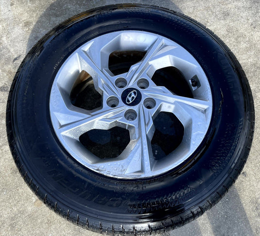HYUNDAI TUCSON 17x7 5 SPOKE ALLOY WHEEL RIM W/TIRE (ONLY#1) 2022-2024 # 107404