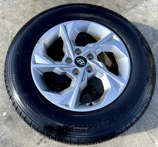 HYUNDAI TUCSON 17x7 5 SPOKE ALLOY WHEEL RIM W/TIRE (ONLY#1) 2022-2024 # 107404