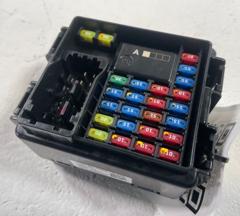 Load image into Gallery viewer, 24-26 HYUNDAI SANTA FE FRONT COMPARTMENT JUNCTION FUSE RELAY BOX UNIT # 112808
