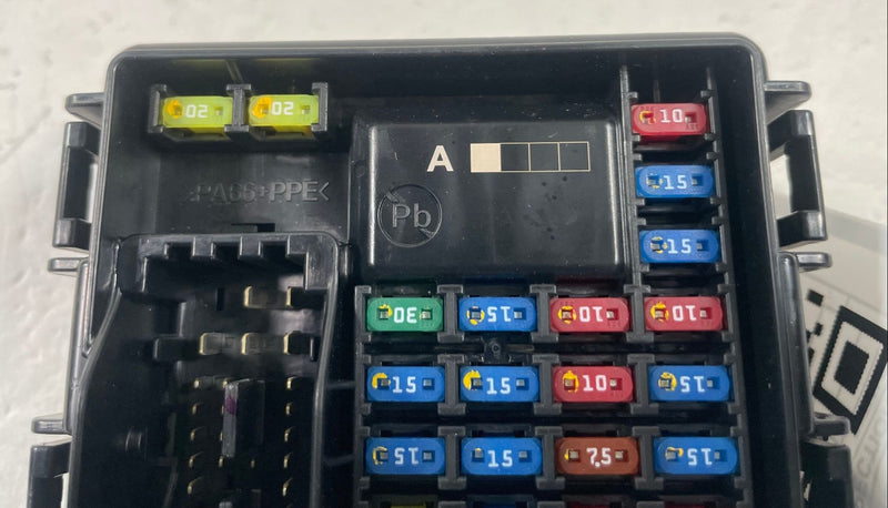Load image into Gallery viewer, 24-26 HYUNDAI SANTA FE FRONT COMPARTMENT JUNCTION FUSE RELAY BOX UNIT # 112808
