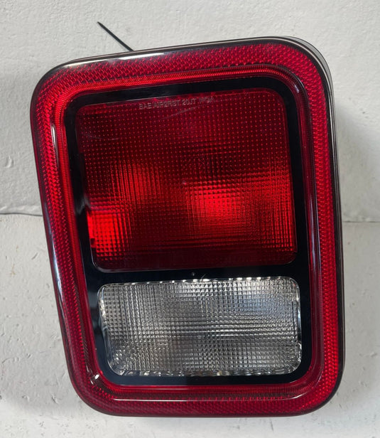 2020 - 2026 JEEP GLADIATOR REAR RIGHT PASSENGER SIDE TAIL LIGHT LAMP