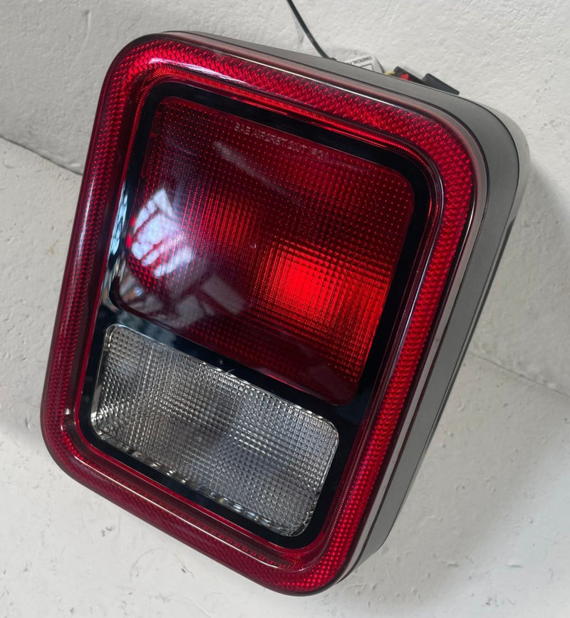 Load image into Gallery viewer, 2020 - 2026 JEEP GLADIATOR REAR RIGHT PASSENGER SIDE TAIL LIGHT LAMP # 114178
