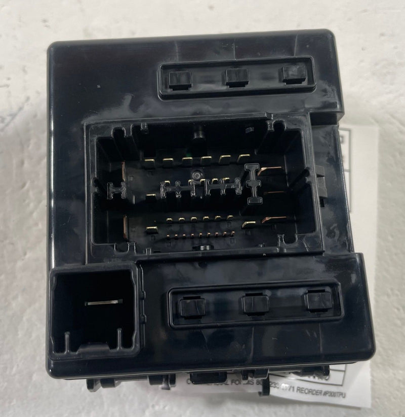 Load image into Gallery viewer, 24-26 HYUNDAI SANTA FE FRONT COMPARTMENT JUNCTION FUSE RELAY BOX UNIT # 112808
