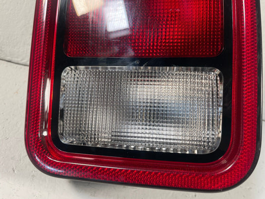 2020 - 2026 JEEP GLADIATOR REAR RIGHT PASSENGER SIDE TAIL LIGHT LAMP
