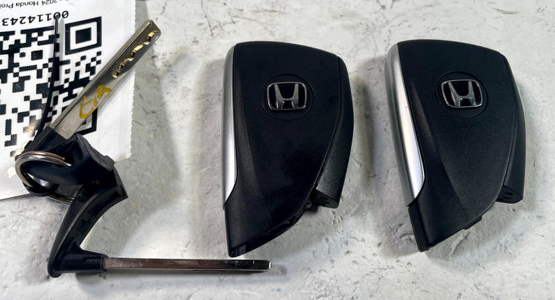 Load image into Gallery viewer, 2024 - 2026 HONDA PROLOGUE SMART KEYLESS ENTRY REMOTE KEY FOB PAIR # 114243
