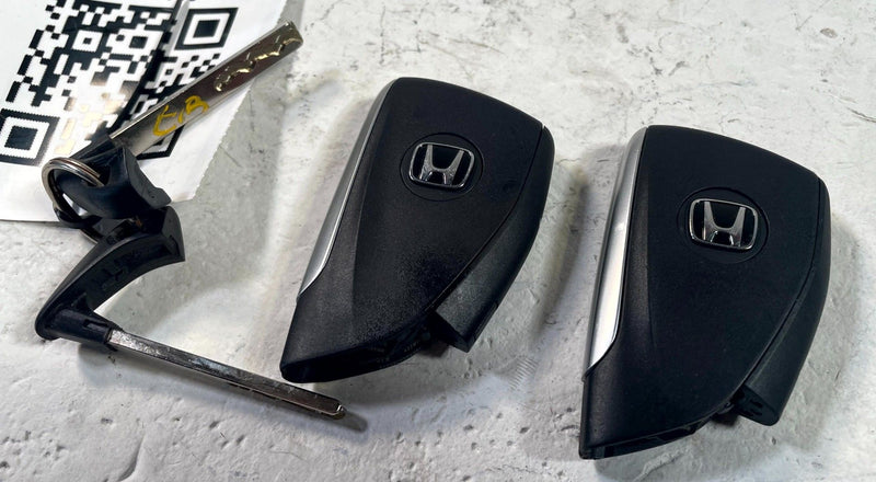 Load image into Gallery viewer, 2024 - 2026 HONDA PROLOGUE SMART KEYLESS ENTRY REMOTE KEY FOB PAIR # 114243
