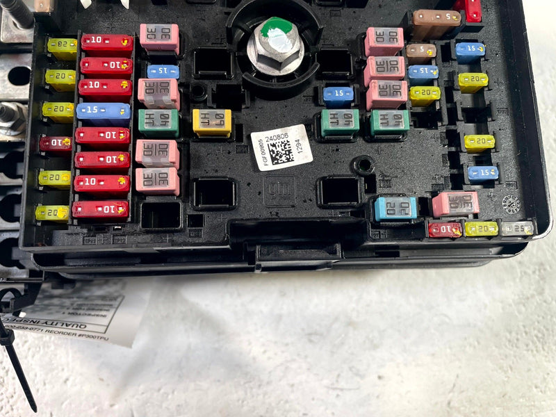 Load image into Gallery viewer, 2024 HONDA PROLOGUE FUSE RELAY JUNCTION POWER DISTRIBUTION BOX BLOCK # 114237
