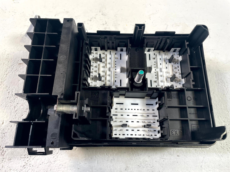 Load image into Gallery viewer, 2024 HONDA PROLOGUE FUSE RELAY JUNCTION POWER DISTRIBUTION BOX BLOCK # 114237
