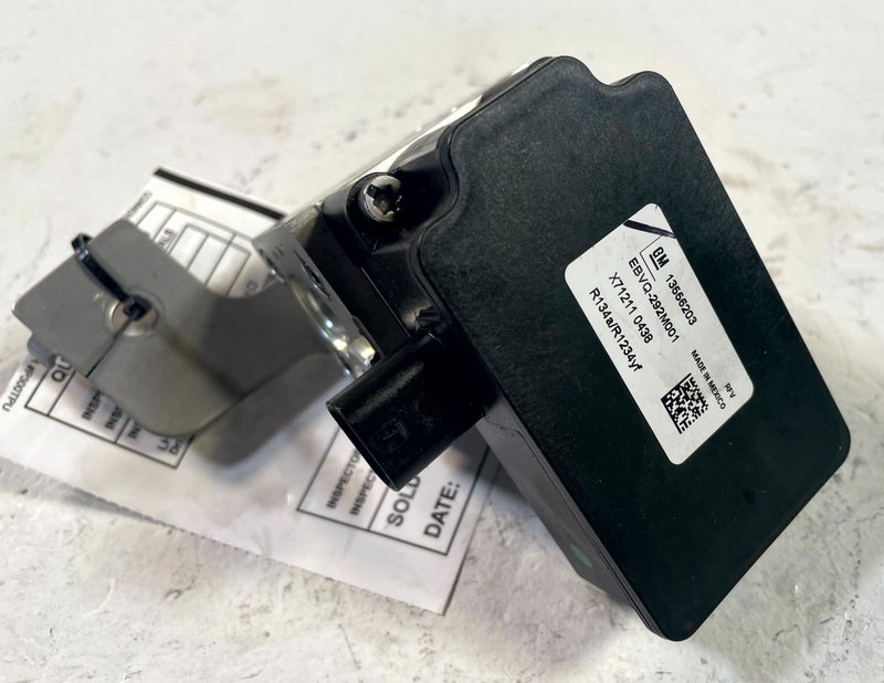 Load image into Gallery viewer, 2024 - 2026 HONDA PROLOGUE HVAC A/C CONDENSER REFRIGERANT FLOW VALVE # 114246
