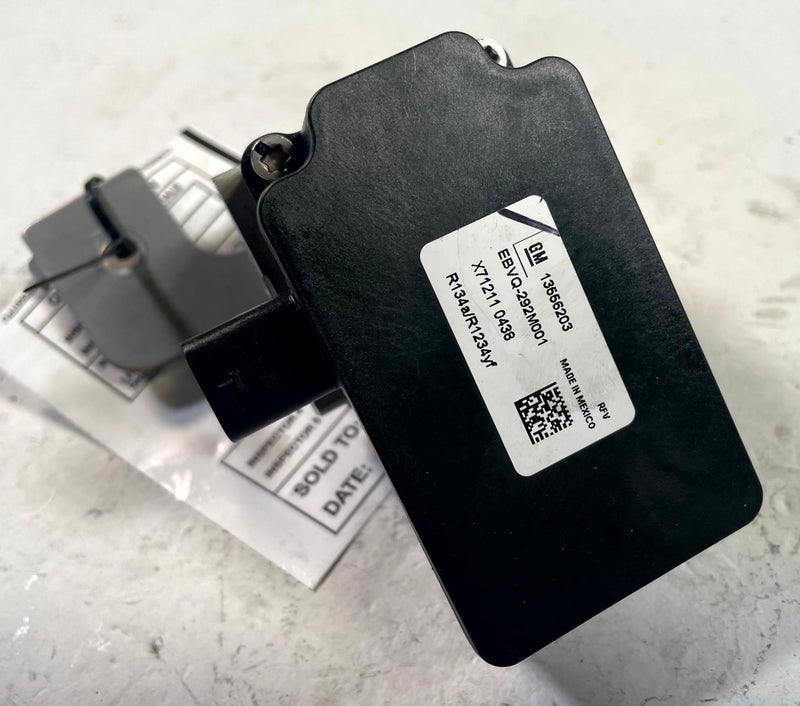 Load image into Gallery viewer, 2024 - 2026 HONDA PROLOGUE HVAC A/C CONDENSER REFRIGERANT FLOW VALVE # 114246
