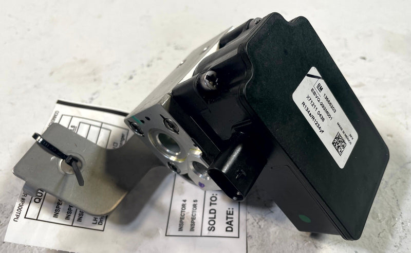 Load image into Gallery viewer, 2024 - 2026 HONDA PROLOGUE HVAC A/C CONDENSER REFRIGERANT FLOW VALVE # 114246
