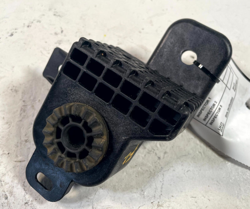 Load image into Gallery viewer, 2024-2026 HONDA PROLOGUE FRONT LEFT UPPER RADIATOR FAN SUPPORT BRACKET # 114225
