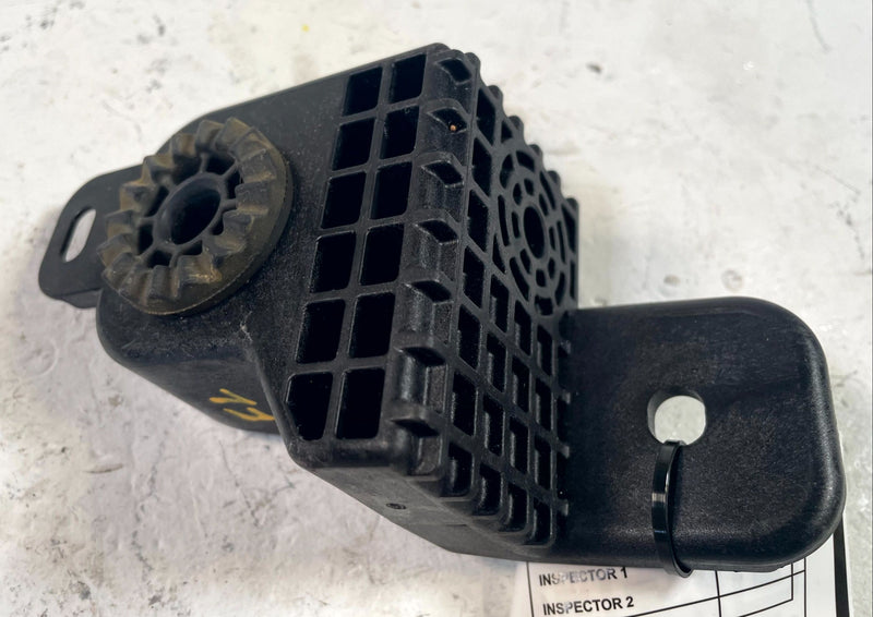 Load image into Gallery viewer, 2024-2026 HONDA PROLOGUE FRONT LEFT UPPER RADIATOR FAN SUPPORT BRACKET # 114225
