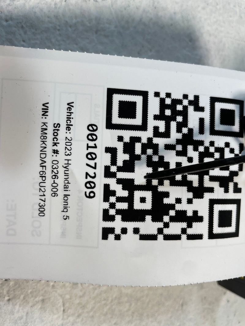 Load image into Gallery viewer, 2022-2024 HYUNDAI IONIQ 5 VEHICLE SOUND ALERT SPEAKER ASSEMBLY # 107209
