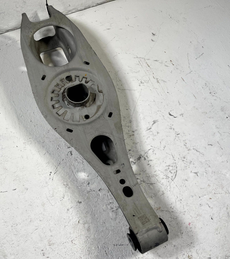 Load image into Gallery viewer, 21-26 CHEVROLET EQUINOX REAR RIGHT SIDE LOWER CONTROL ARM SPRING PERCH 111358
