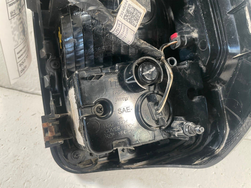 Load image into Gallery viewer, 2020-2026 JEEP GLADIATOR REAR LEFT DRIVER SIDE TAILLIGHT LAMP 68336577AF #114180
