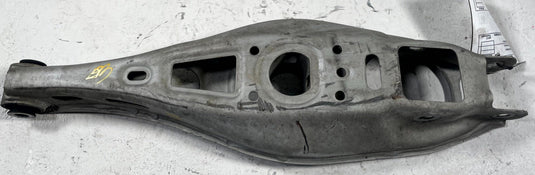 21-26 CHEVROLET EQUINOX REAR RIGHT SIDE LOWER CONTROL ARM SPRING PERCH 111358