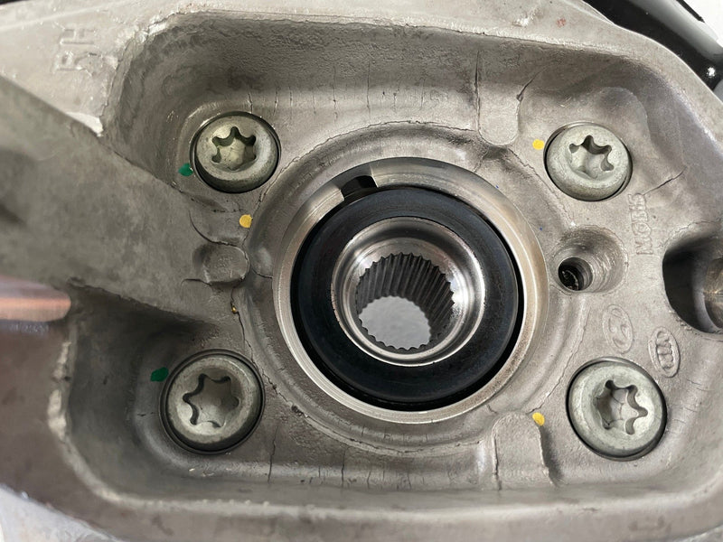 Load image into Gallery viewer, 2021-2025 HYUNDAI SANTA FE FRONT RIGHT SIDE SPINDLE KNUCKLE W/BEARING HUB 108675

