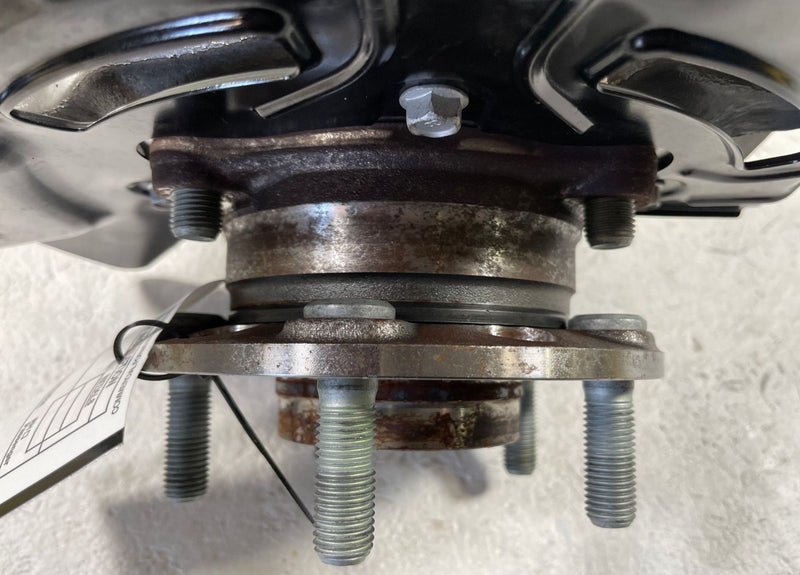 Load image into Gallery viewer, 2021-2025 HYUNDAI SANTA FE FRONT RIGHT SIDE SPINDLE KNUCKLE W/BEARING HUB 108675

