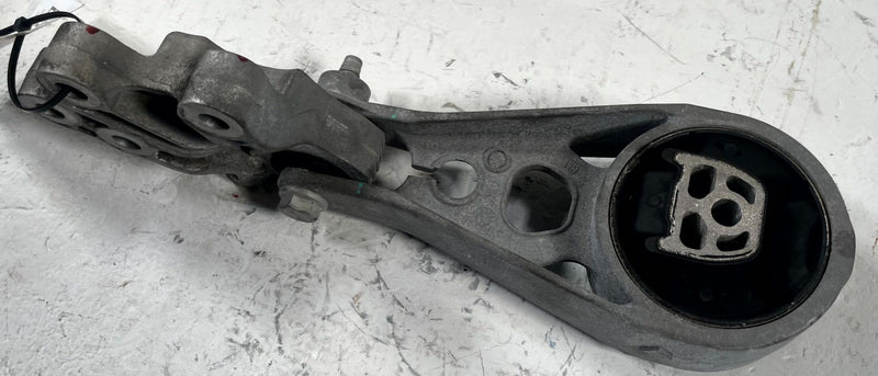 Load image into Gallery viewer, 25-26 CHEVROLET EQUINOX FWD AUTO TRANSMISSION MOUNT LOWER BRACKET ASSY # 111391
