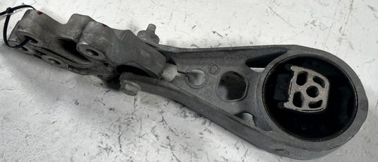 25-26 CHEVROLET EQUINOX FWD AUTO TRANSMISSION MOUNT LOWER BRACKET ASSY