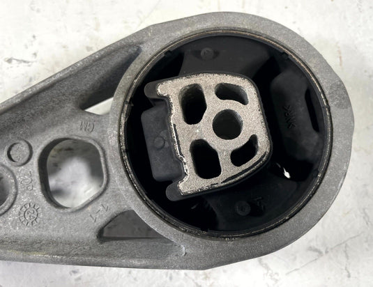 25-26 CHEVROLET EQUINOX FWD AUTO TRANSMISSION MOUNT LOWER BRACKET ASSY