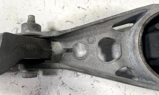 25-26 CHEVROLET EQUINOX FWD AUTO TRANSMISSION MOUNT LOWER BRACKET ASSY