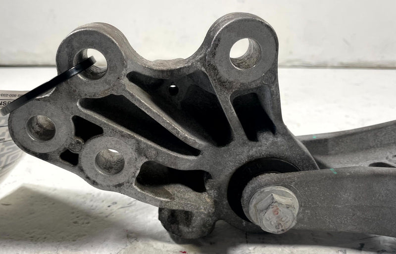 Load image into Gallery viewer, 25-26 CHEVROLET EQUINOX FWD AUTO TRANSMISSION MOUNT LOWER BRACKET ASSY # 111391
