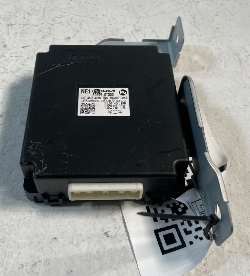 Load image into Gallery viewer, 22-24 HYUNDAI IONIQ 5 SEL ENGINE &amp; DOOR FLUSH CONTROL MODULE W/ KEY FOB # 107221
