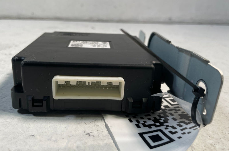 Load image into Gallery viewer, 22-24 HYUNDAI IONIQ 5 SEL ENGINE &amp; DOOR FLUSH CONTROL MODULE W/ KEY FOB # 107221
