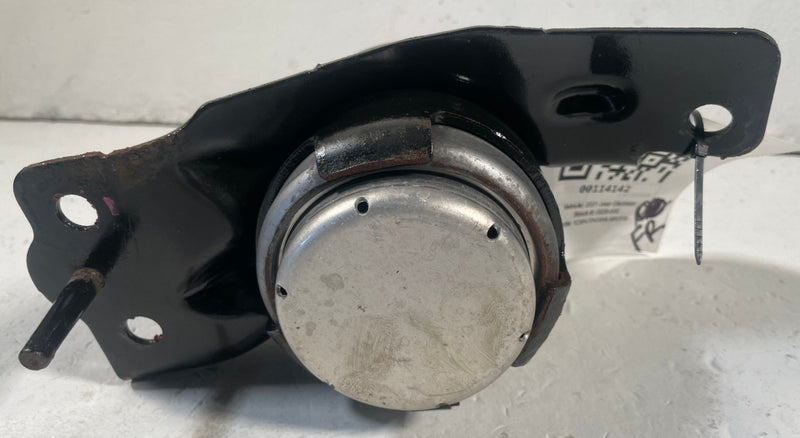 Load image into Gallery viewer, 2020 - 2026 JEEP GLADIATOR FRONT RIGHT SIDE ENGINE MOUNT ISOLATOR 3.6L # 114142
