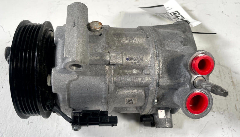 Load image into Gallery viewer, 25-26 CHEVROLET EQUINOX AC AIR CONDITIONING COMPRESSOR &amp; CLUTCH 1.5L # 111378
