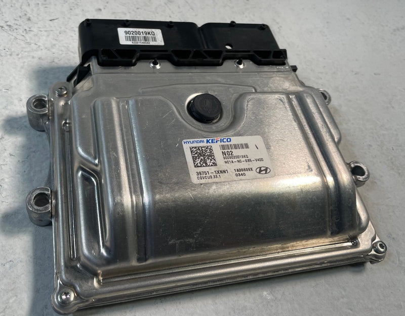 Load image into Gallery viewer, 22-24 HYUNDAI IONIQ 5 SEL ENGINE &amp; DOOR FLUSH CONTROL MODULE W/ KEY FOB # 107221
