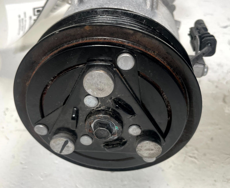 Load image into Gallery viewer, 25-26 CHEVROLET EQUINOX AC AIR CONDITIONING COMPRESSOR &amp; CLUTCH 1.5L # 111378
