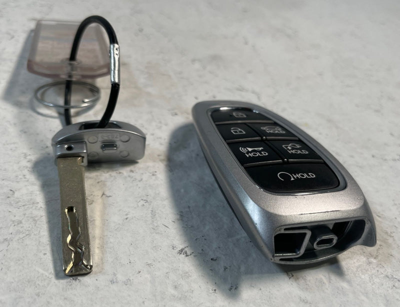Load image into Gallery viewer, 22-24 HYUNDAI IONIQ 5 SEL ENGINE &amp; DOOR FLUSH CONTROL MODULE W/ KEY FOB # 107221
