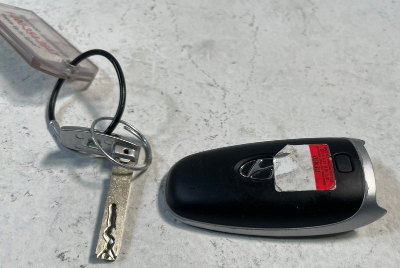 Load image into Gallery viewer, 22-24 HYUNDAI IONIQ 5 SEL ENGINE &amp; DOOR FLUSH CONTROL MODULE W/ KEY FOB # 107221
