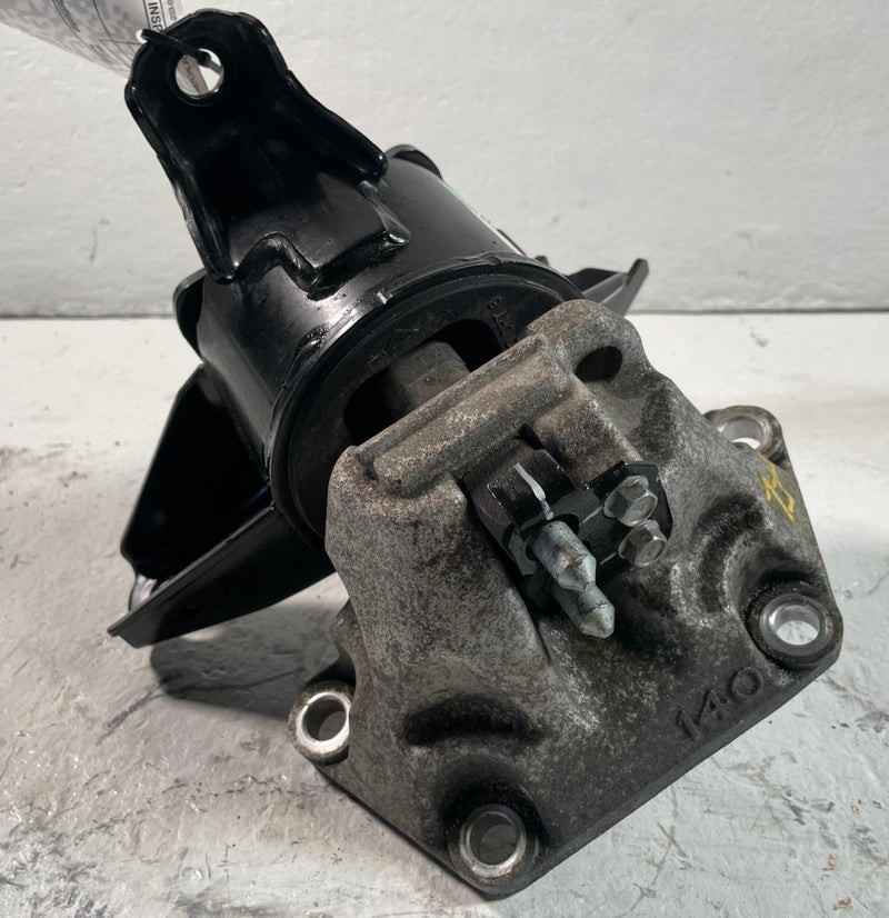 Load image into Gallery viewer, 20-25 HYUNDAI PALISADE FWD FRONT LEFT SIDE ENGINE MOTOR MOUNT W/ BRACKET #109491
