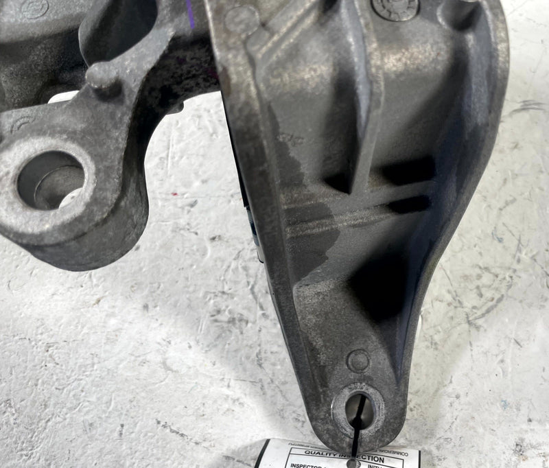 Load image into Gallery viewer, 25-26 CHEVROLET EQUINOX FRONT RIGHT ENGINE MOTOR MOUNT SUPPORT BRACKET # 111359
