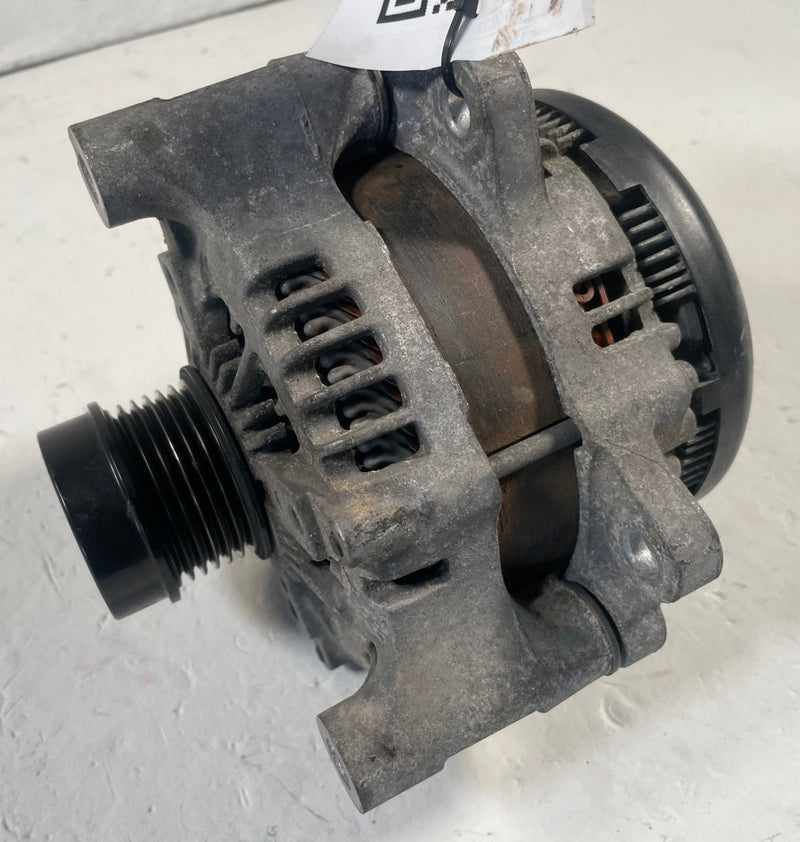 Load image into Gallery viewer, 2020 - 2023 JEEP GLADIATOR ENGINE ALTERNATOR GENERATOR ASSEMBLY 12V # 114165
