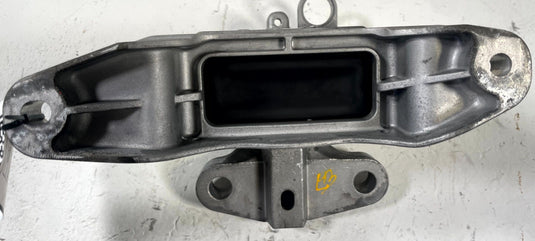 25-26 CHEVROLET EQUINOX FRONT RIGHT ENGINE MOTOR MOUNT SUPPORT BRACKET